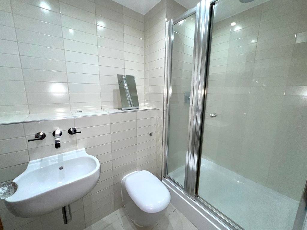 Property photo 3 of 13 Ensuite