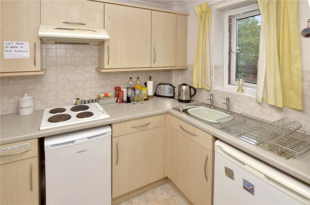 Property photo 3 of 9 Kitchen
