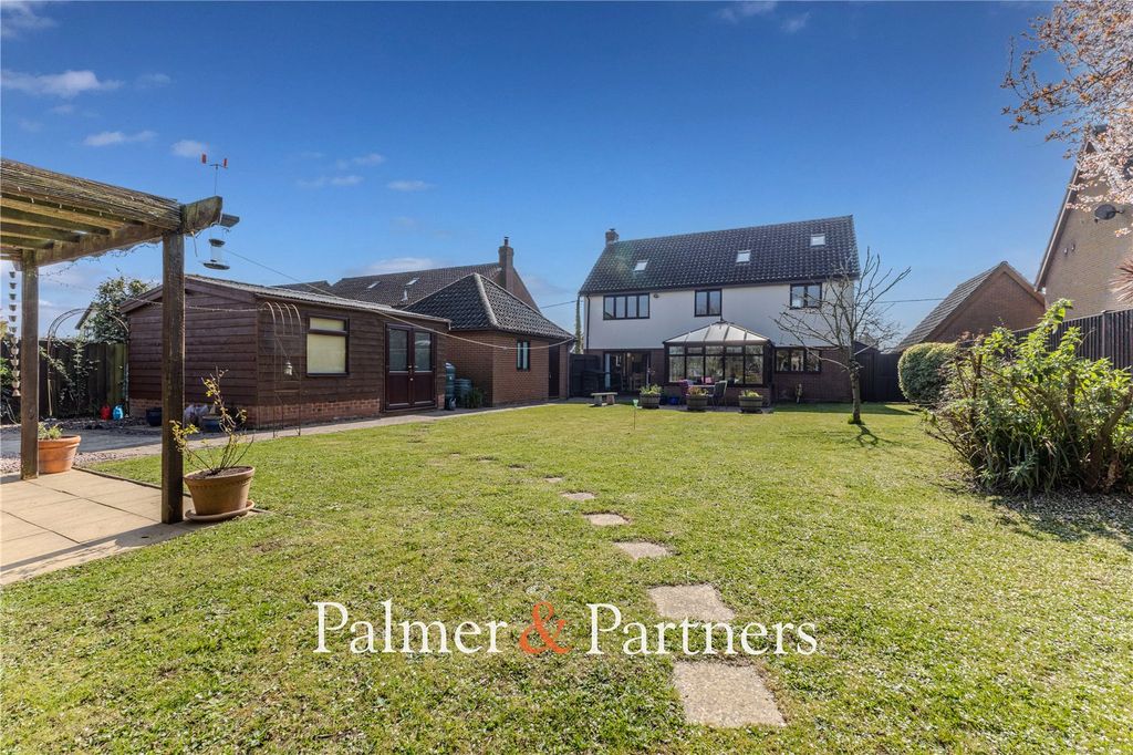 Property photo 1 of 35 Picture No. 04