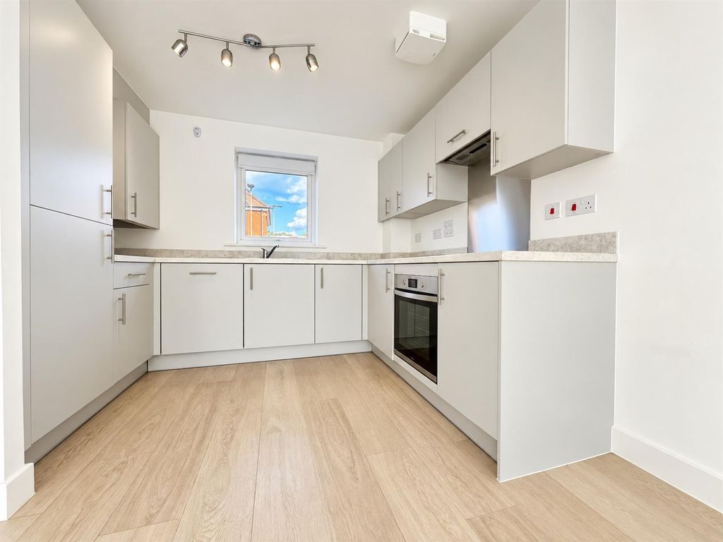 Property photo 2 of 8 Kitchen.Jpg