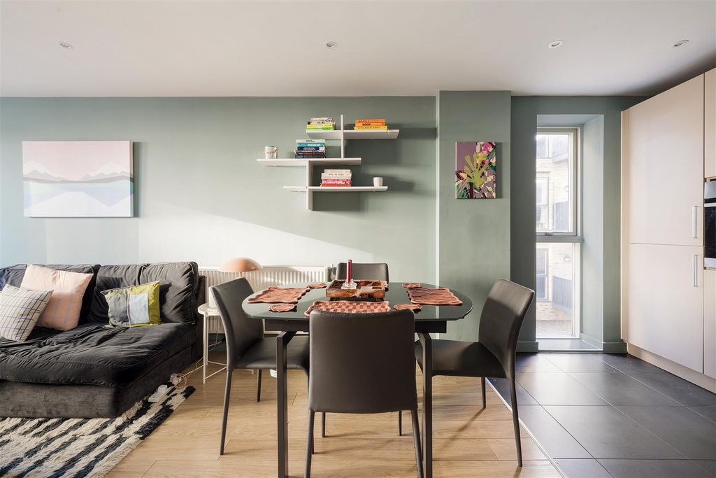 Property photo 1 of 18 Dalston Lane, E8