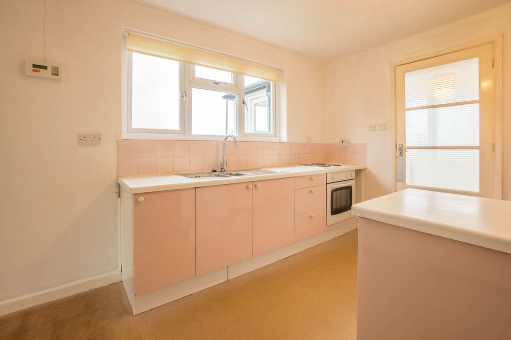 Property photo 3 of 23