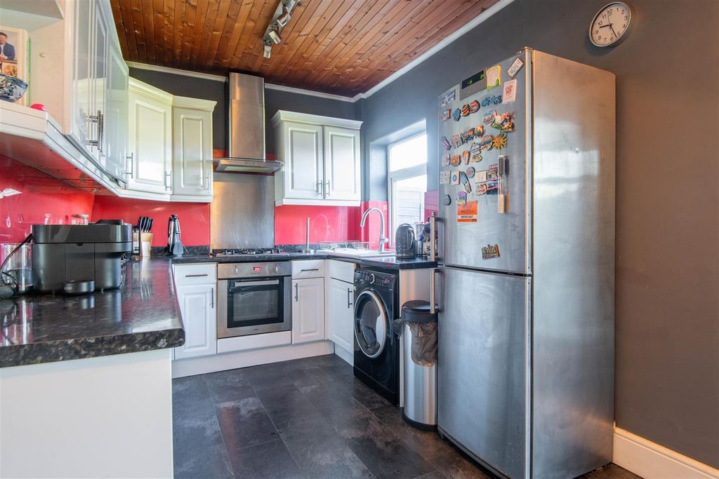 Property photo 3 of 16 Kitchen / Dining