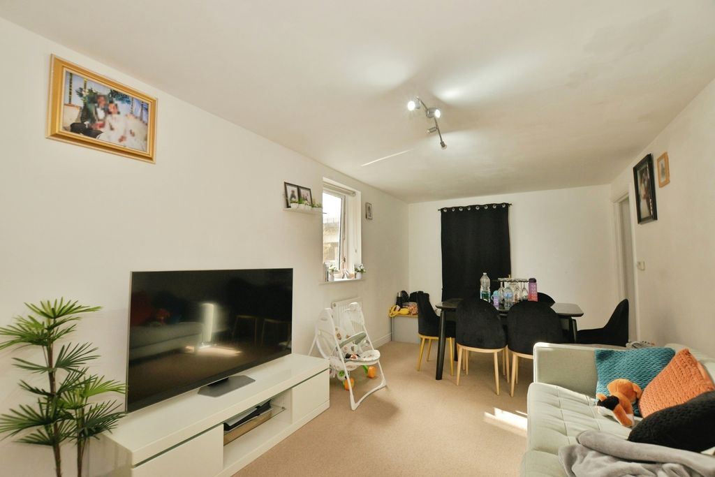 Property photo 3 of 11 Lounge/Dining Room