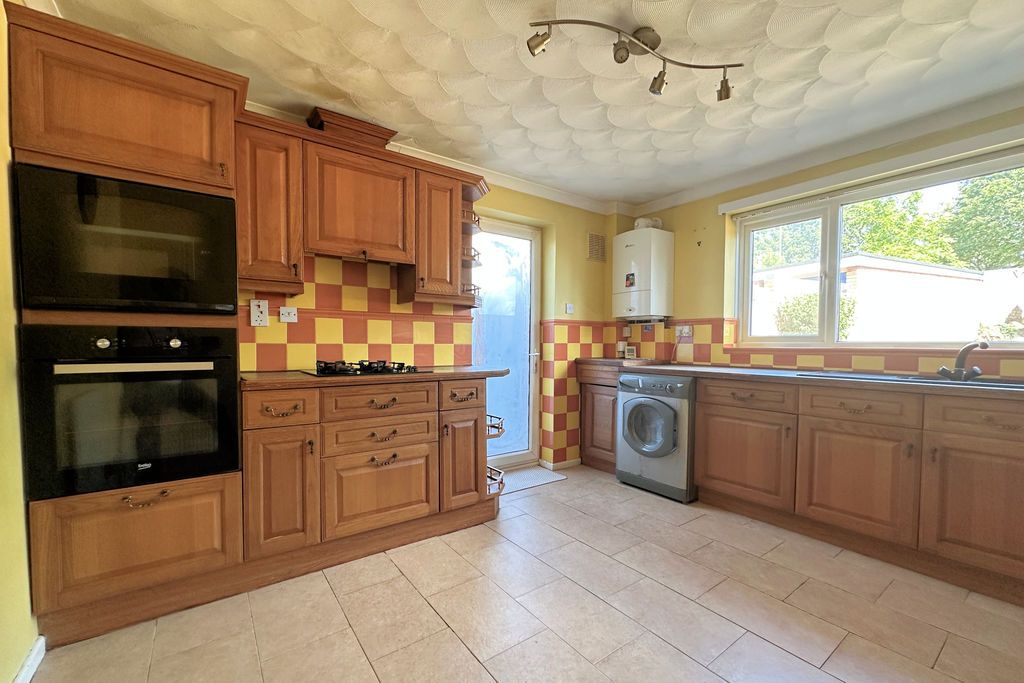 Property photo 3 of 24 Kitchen/Breakfast Room