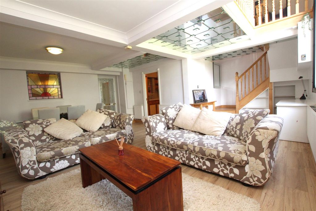 Property photo 2 of 10 Image00021.Jpeg