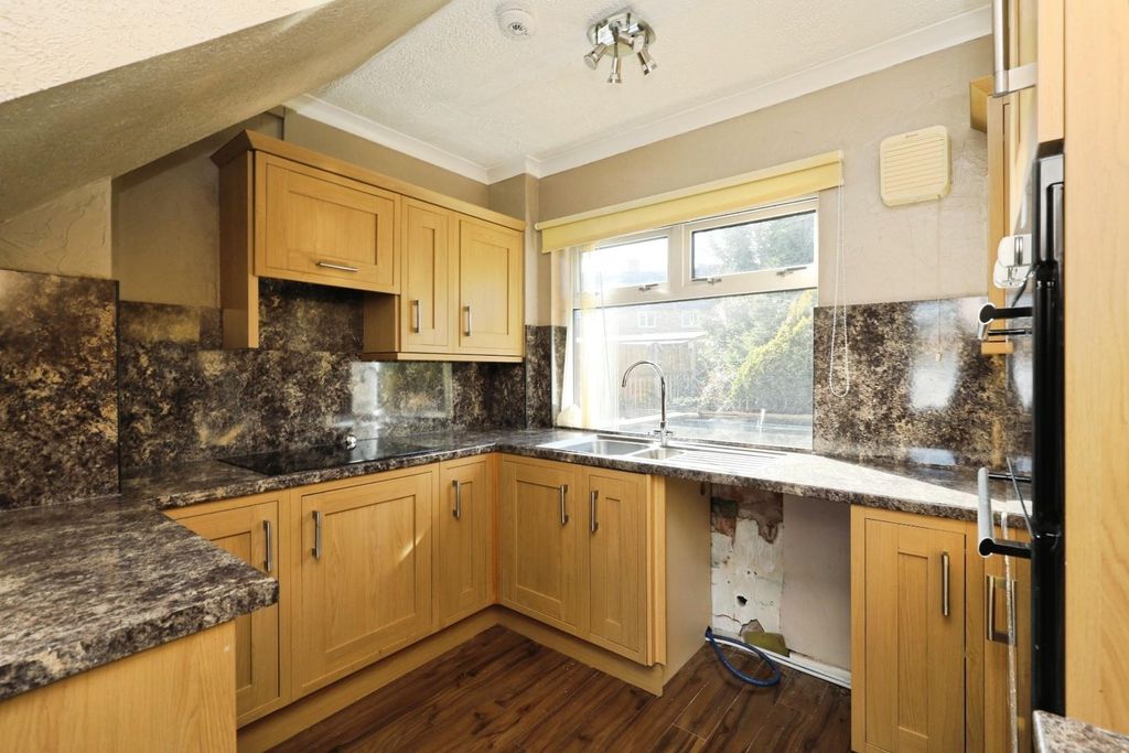 Property photo 2 of 20 Kitchen