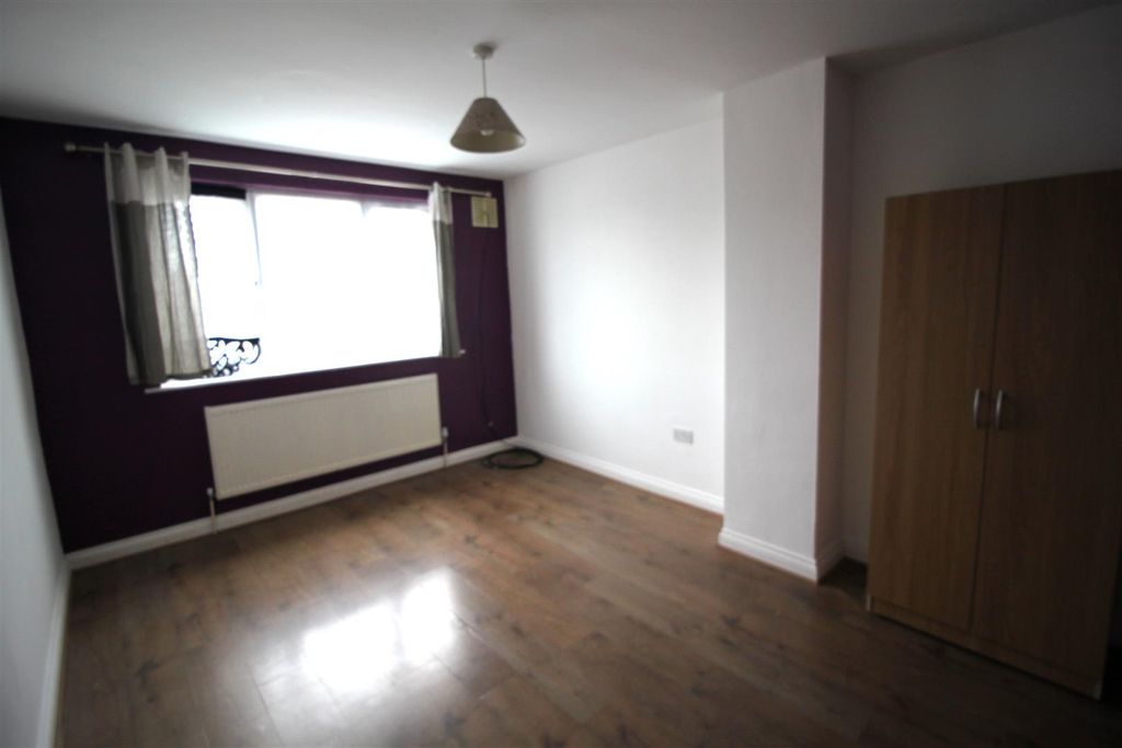 Property photo 3 of 11 Bedroom 2