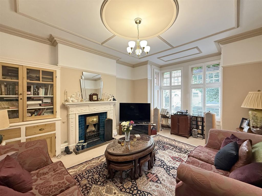 Property photo 3 of 18 Burleigh Park Road 22 - Lounge.Jpg