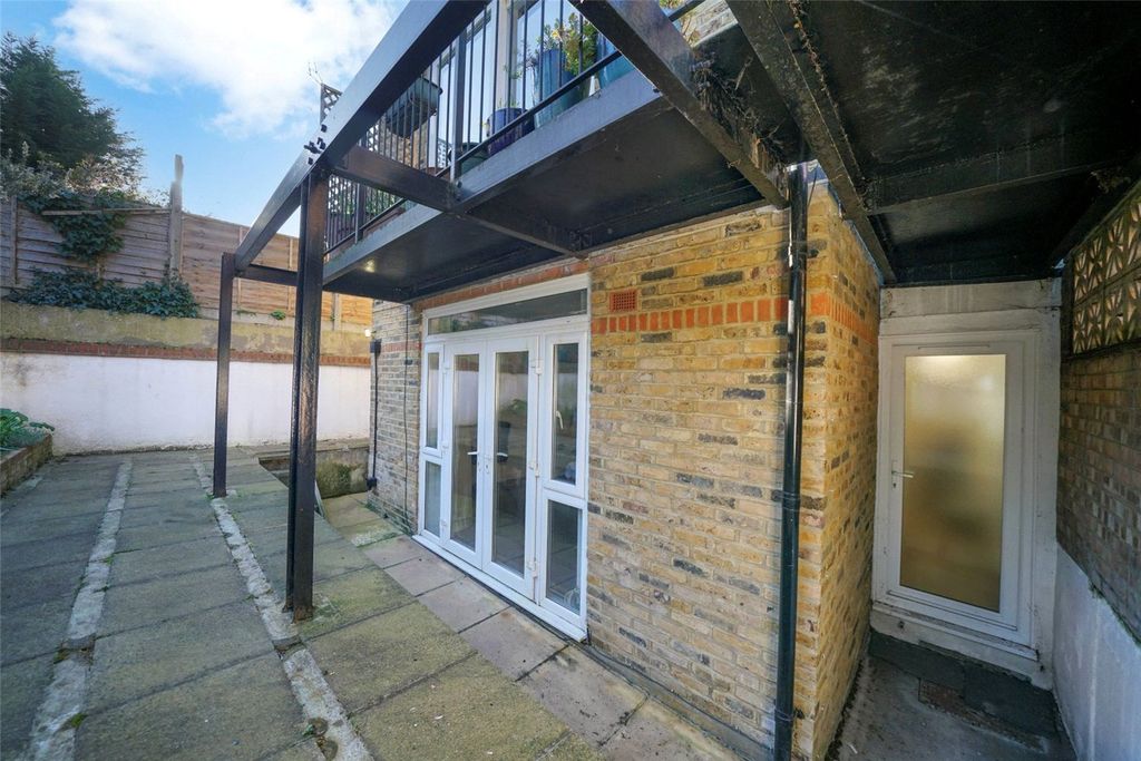 Property photo 3 of 15 Picture No. 17