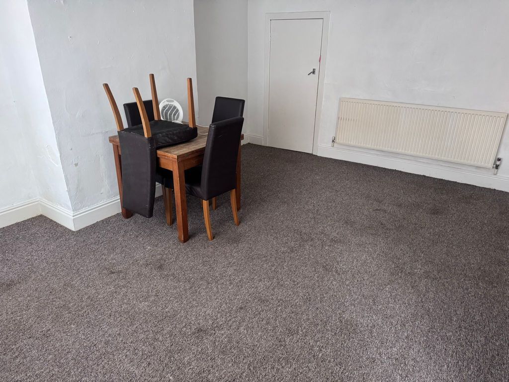 Property photo 3 of 10 Photo 1