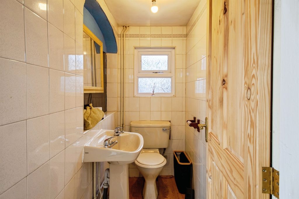 Property photo 2 of 20