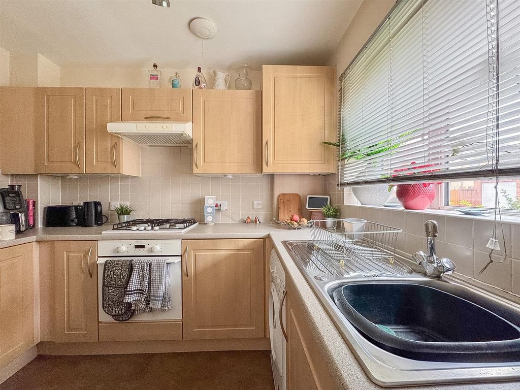 Property photo 3 of 13 Kitchen