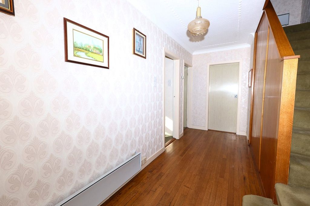 Property photo 2 of 32 Picture No. 18