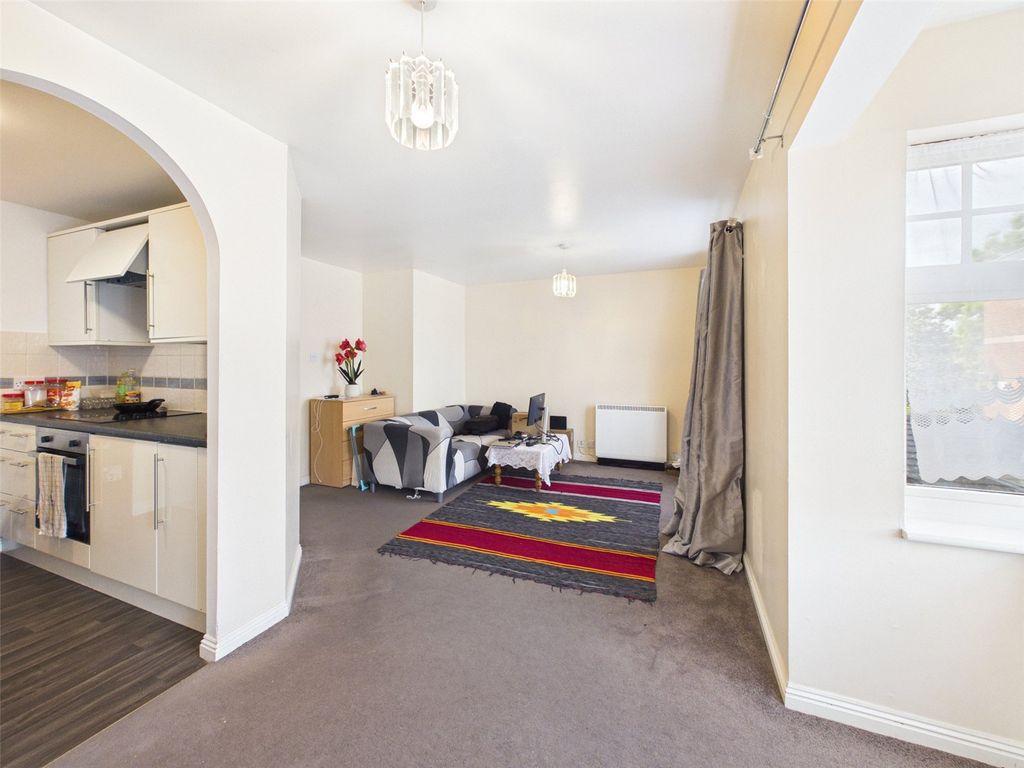 Property photo 2 of 17 Picture No. 11