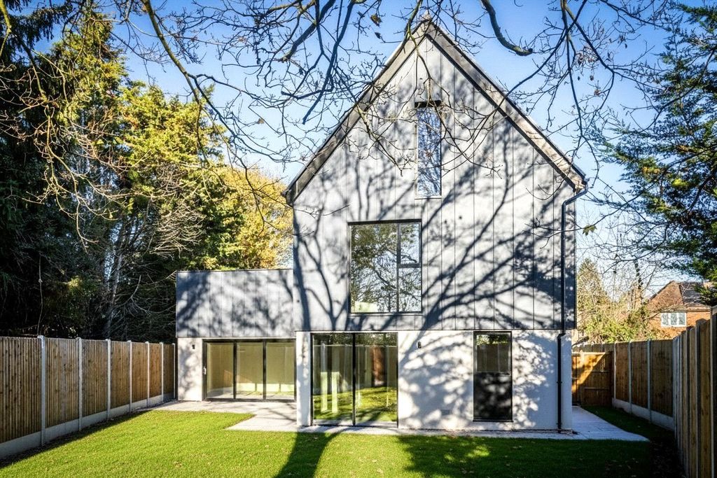 Property photo 1 of 33 House. Partnership