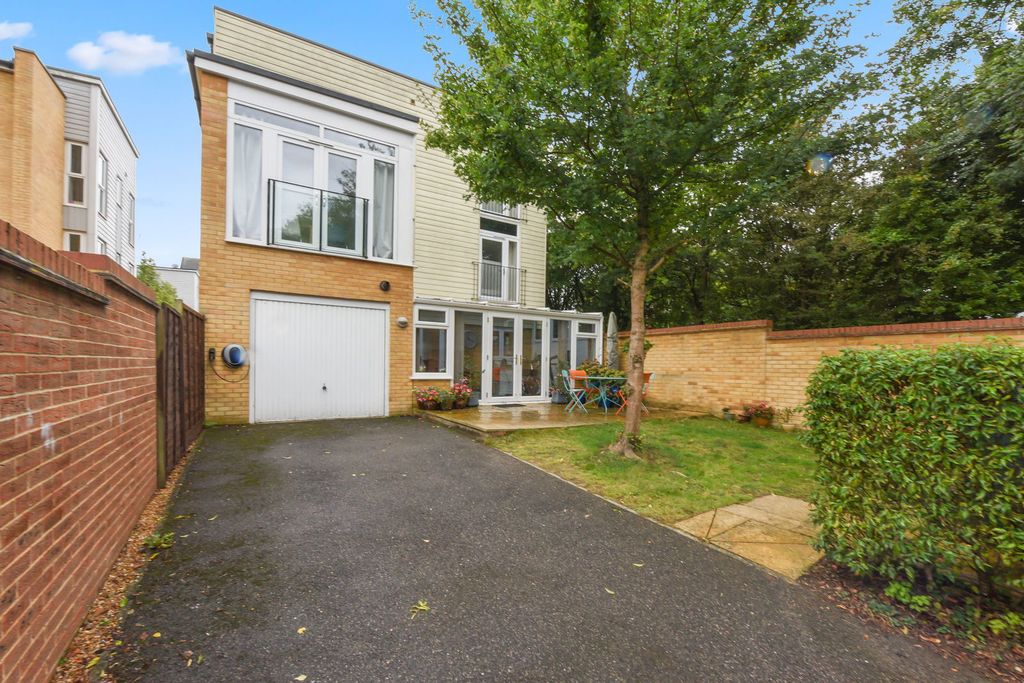 Property photo 2 of 18