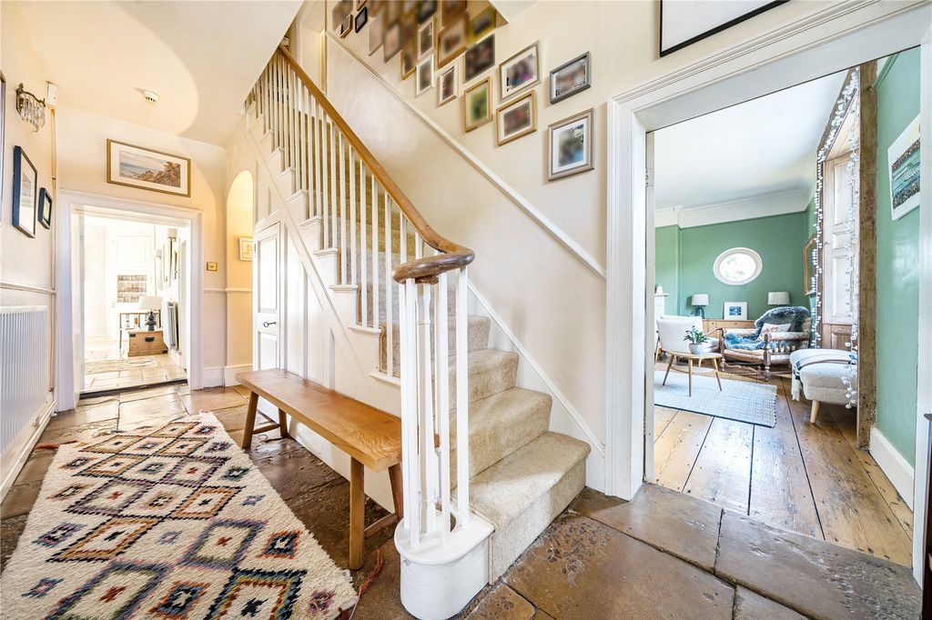 Property photo 2 of 25 Entrance Hall