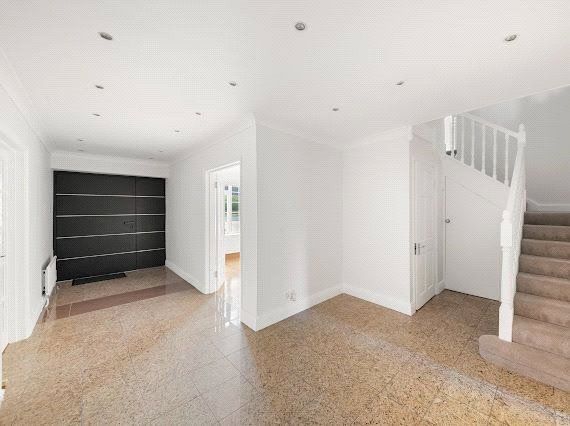 Property photo 3 of 34 Lobby