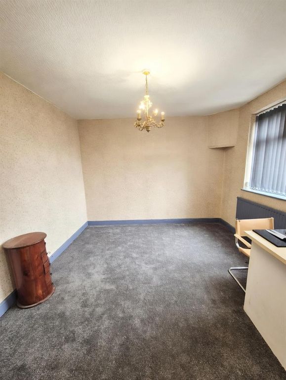 Property photo 3 of 10 Kitchen / Dining Room