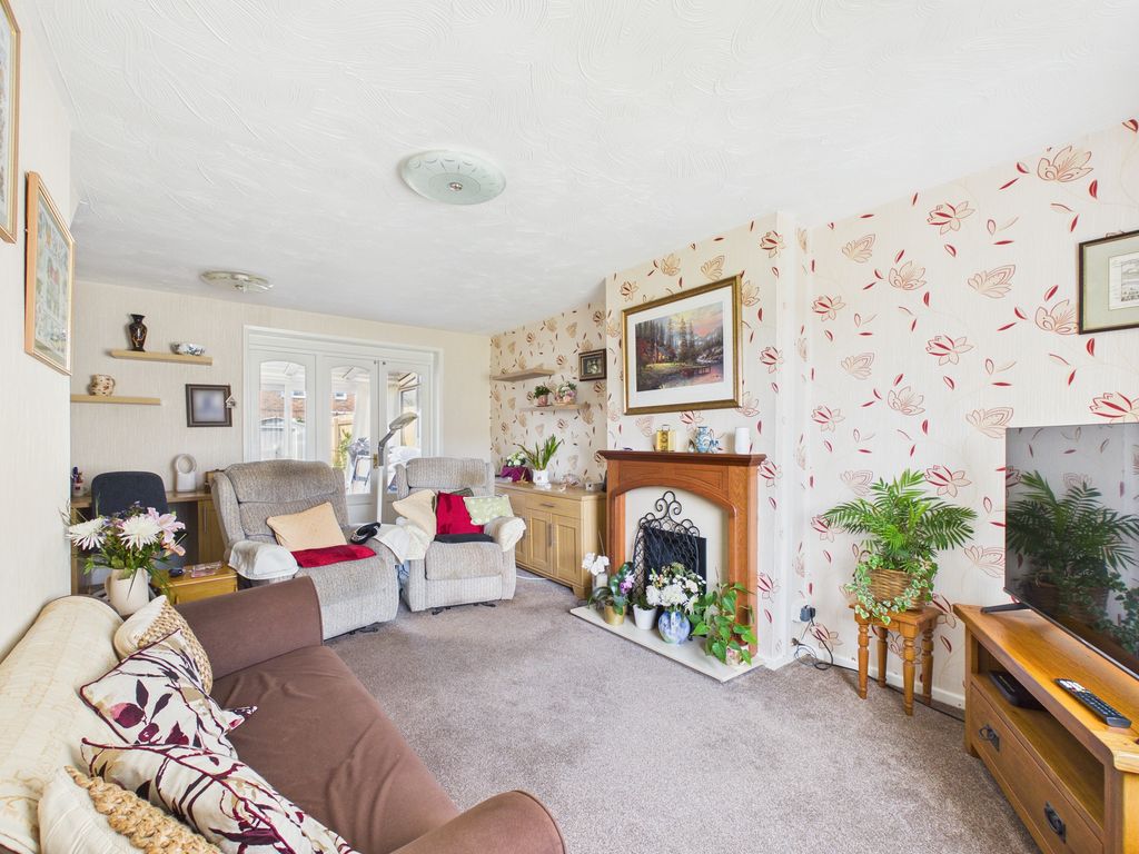 Property photo 2 of 17 Lounge