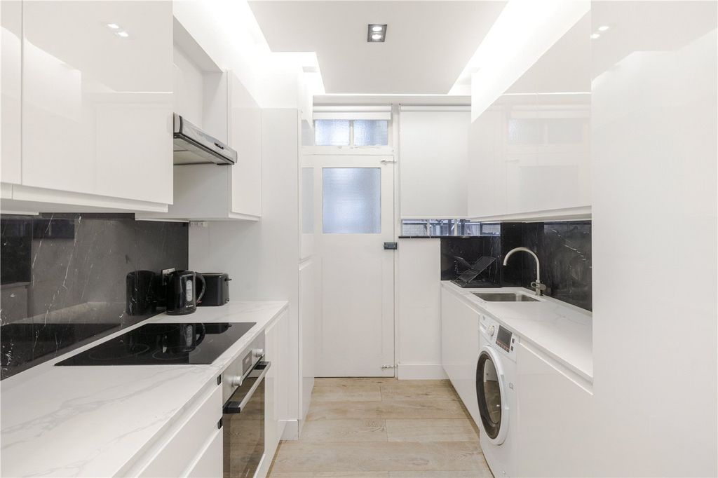 Property photo 3 of 20 Kitchen