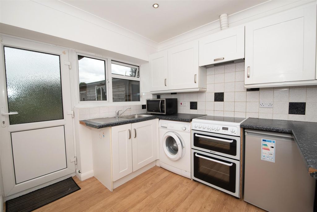 Property photo 2 of 5 Kitchen