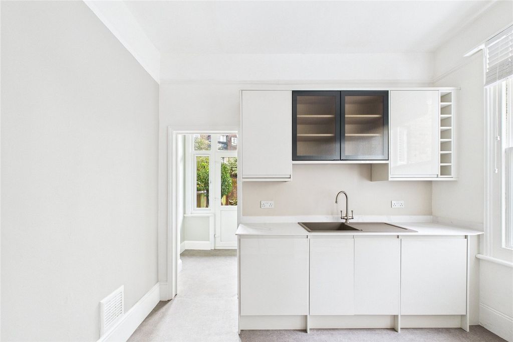 Property photo 3 of 11 Picture No. 06