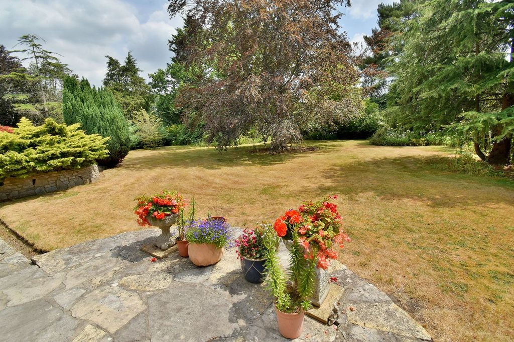 Property photo 2 of 25