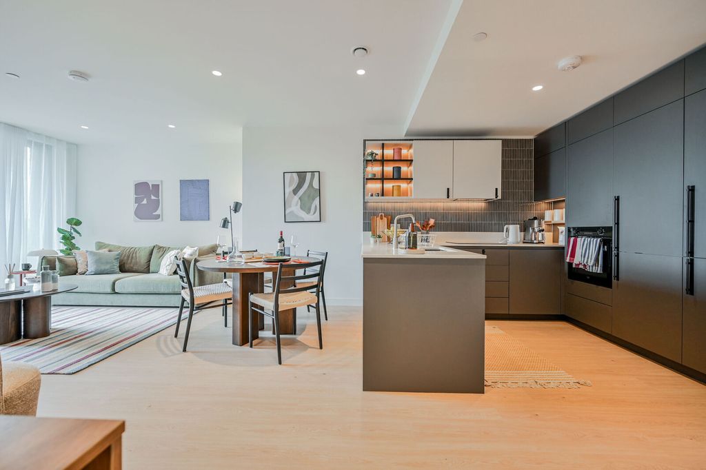 Property photo 1 of 60
