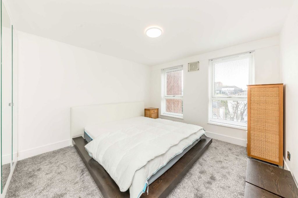 Property photo 3 of 5