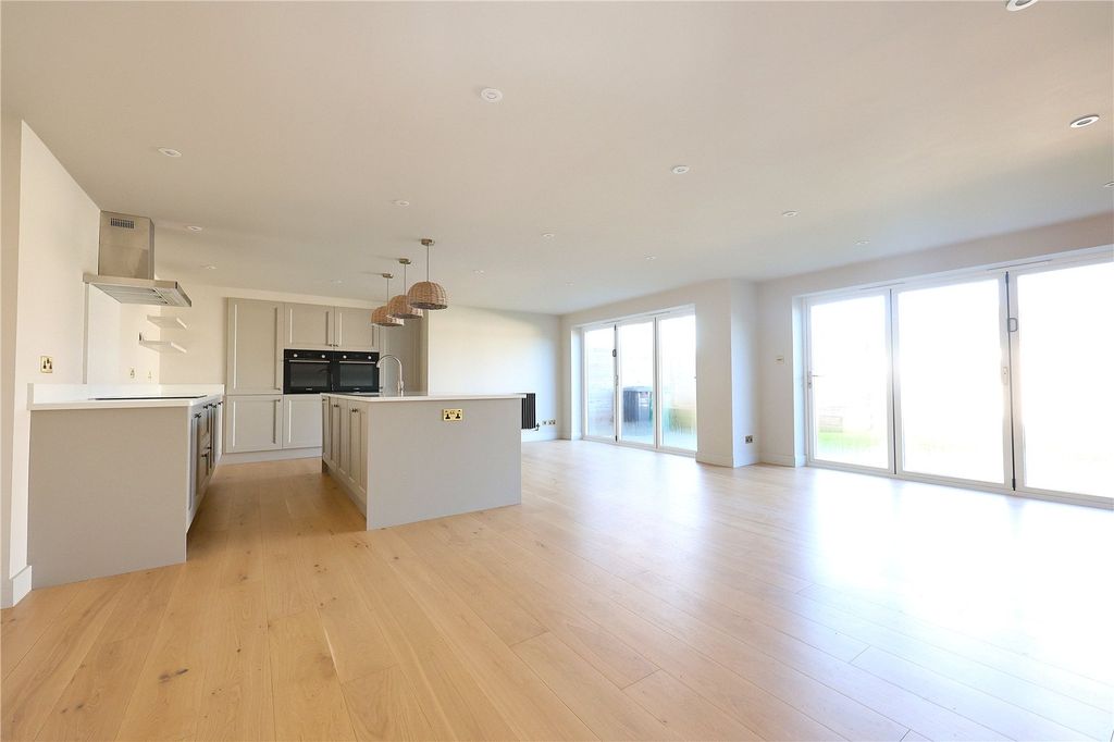 Property photo 2 of 26 Picture No. 48