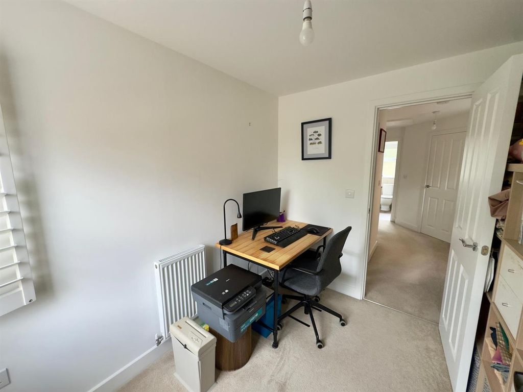 Additional image 18 of 3 bed detached house for saleWebb Close, Hook RG27
