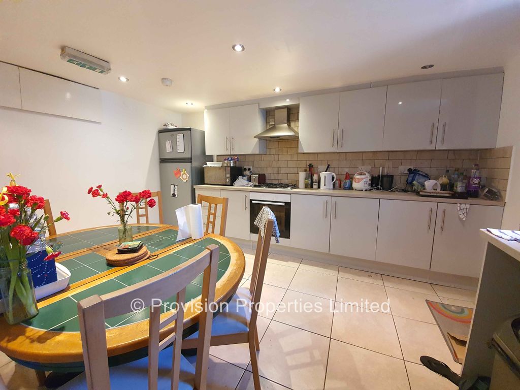 Property photo 2 of 9 Photo