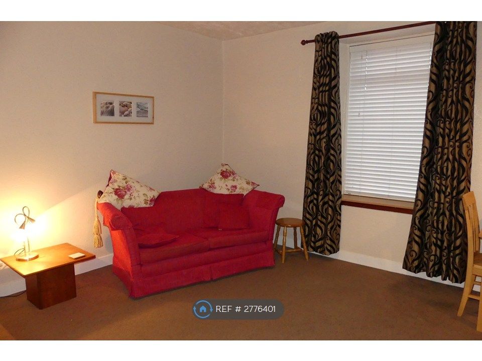 Property photo 3 of 11 Lounge