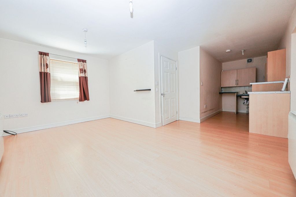 Property photo 2 of 9 4886471