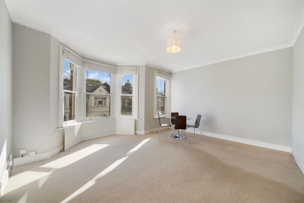 Property photo 3 of 15 54 Norroy Road