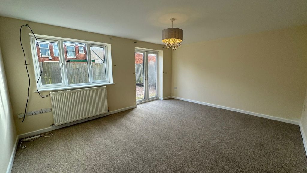 Property photo 3 of 8 4928582