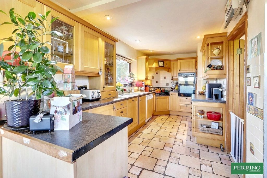 Property photo 3 of 25 Kitchen Breakfast Room