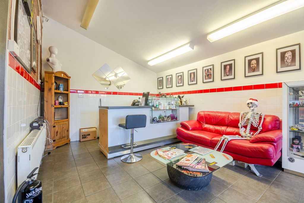 Property photo 2 of 17 Jp-1