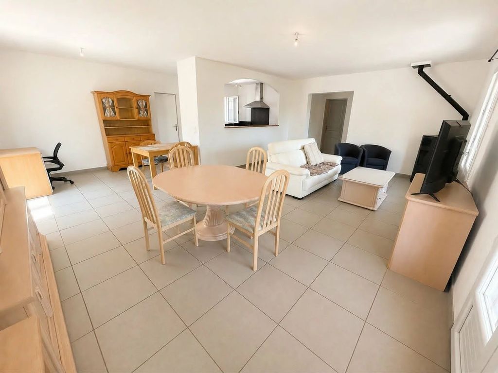 Property photo 1 of 12 Le Luc – Single-Level House 98 m² – 3 Bedrooms – Land 1,304 m² – Garage