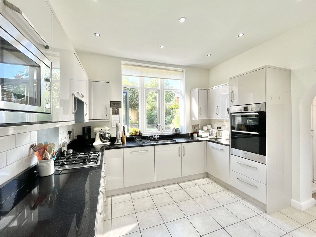Property photo 2 of 30 Kitchen