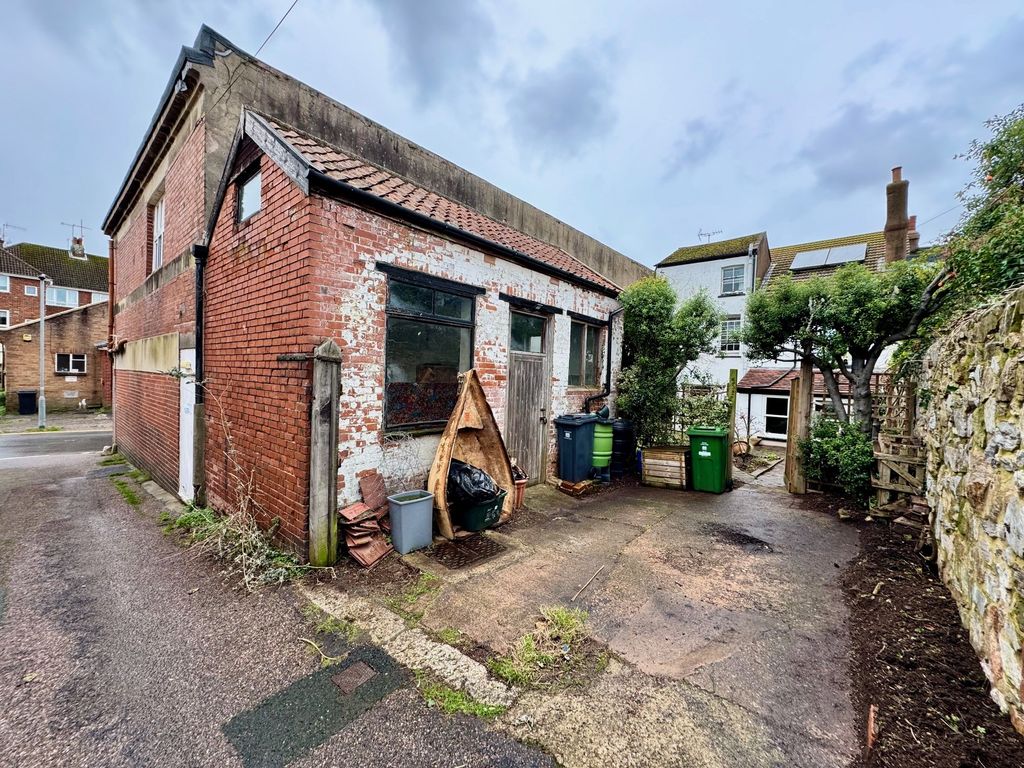 Property photo 2 of 17