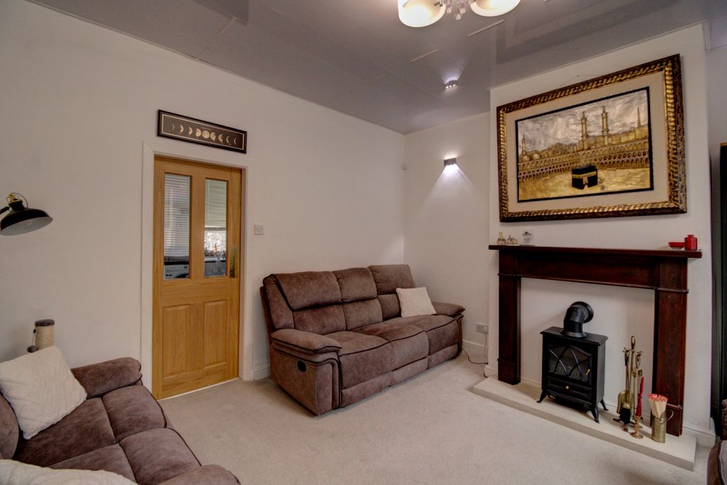 Property photo 2 of 17 2