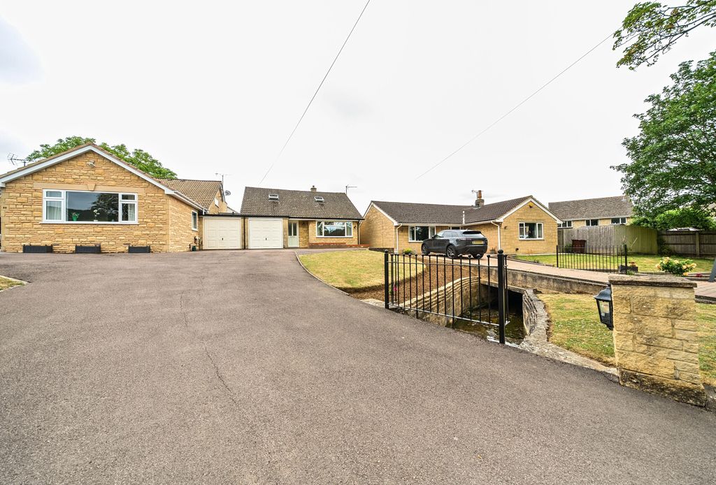 Property photo 1 of 17 1315171-1-685Bc1A...