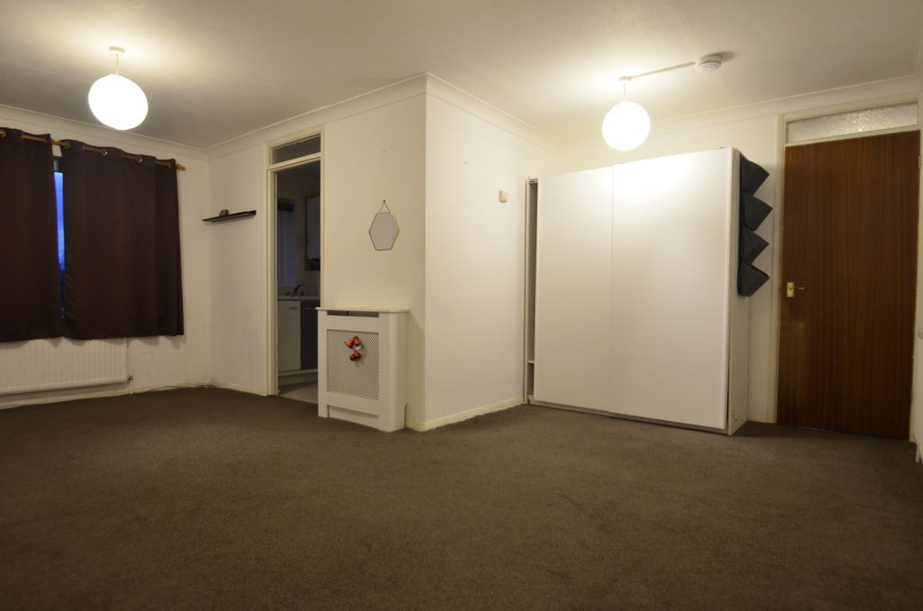 Property photo 2 of 6 Living Room
