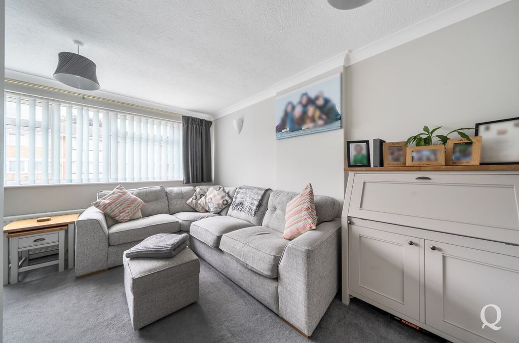 Property photo 2 of 20 66E32039-A248-473...