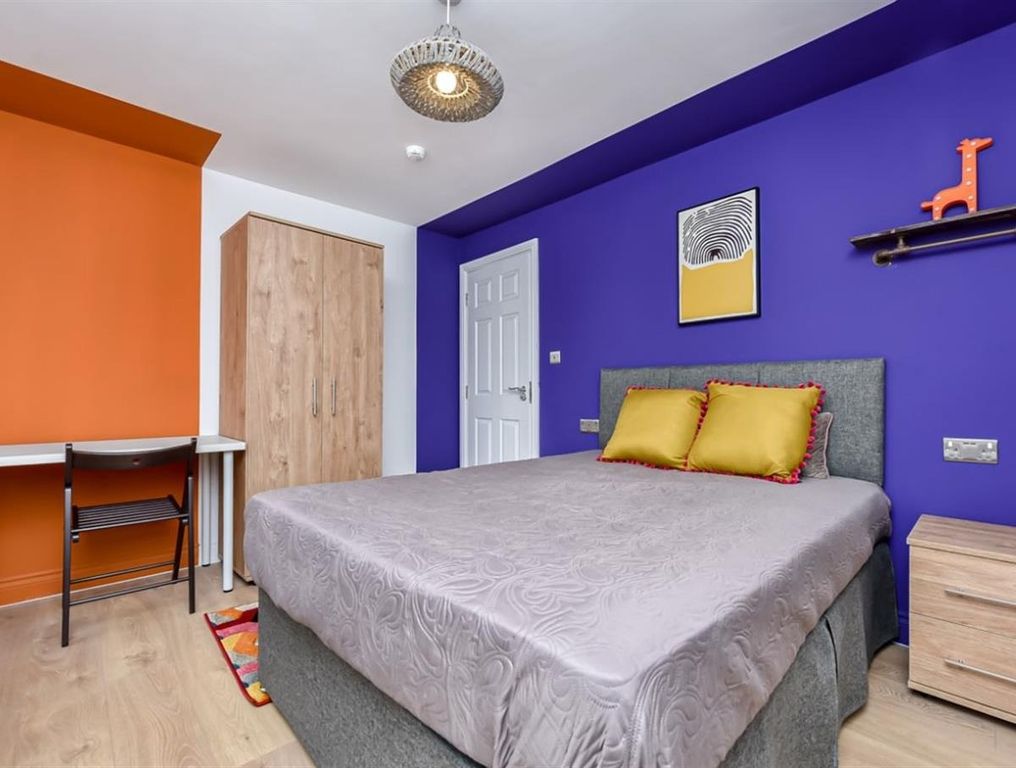 Property photo 2 of 25 A Bright And Colorful Double Bedroom Featuring A l...