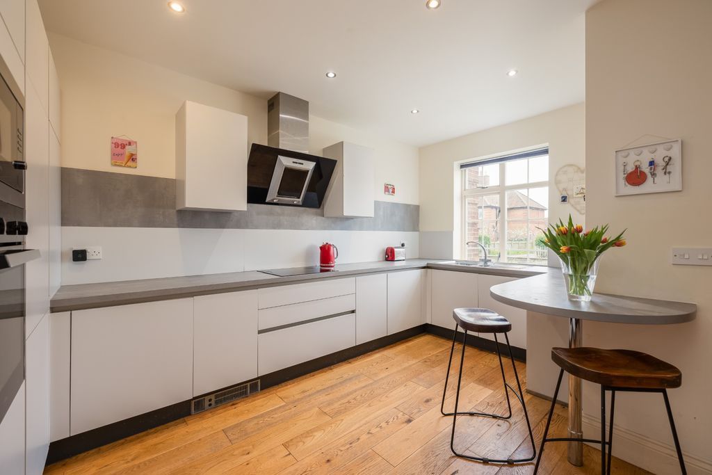 Property photo 3 of 21 Photo 4