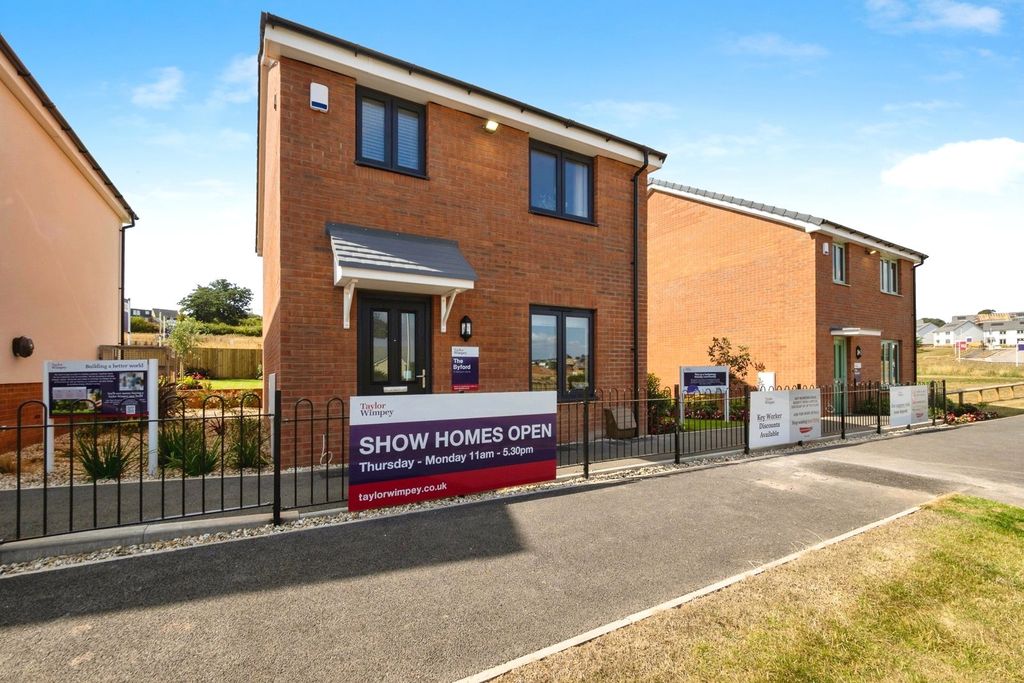 Property photo 1 of 10 Byford Show House